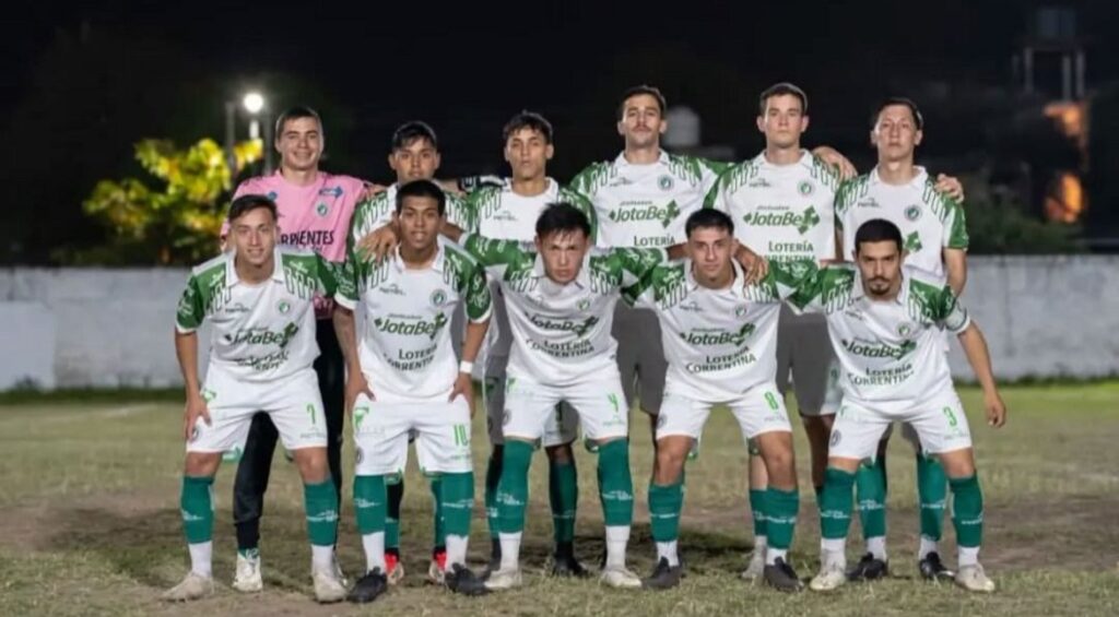 Mandiyú triunfó y quedó como único puntero del Oficial