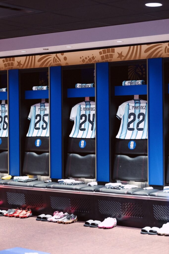 La intimidad del vestuario de la Selección, en medio de la polémica por la arenga de Messi y los dichos del Dibu