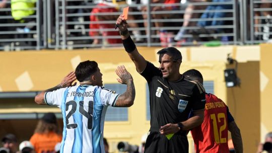 Slavko Vinčić anunció su retiro tras arbitrar la final entre Argentina y España