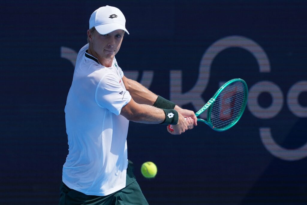 Landaluce no puede con Bellucci y Carreño se retira por lesión