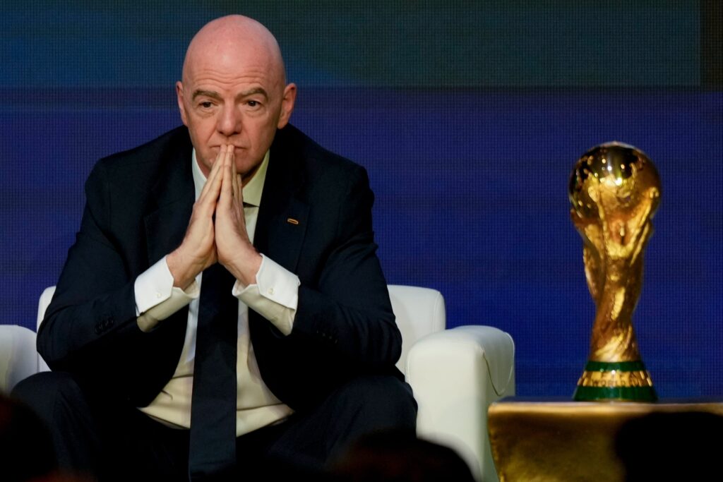 Del Mundial récord a la mayor crisis de su gestión: el negocio que puso en jaque el poder de Infantino