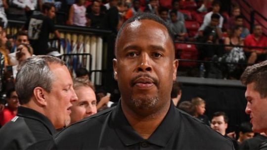 Escándalo en la NBA: el exjugador Damon Jones se declarará culpable por apuestas y filtración de datos