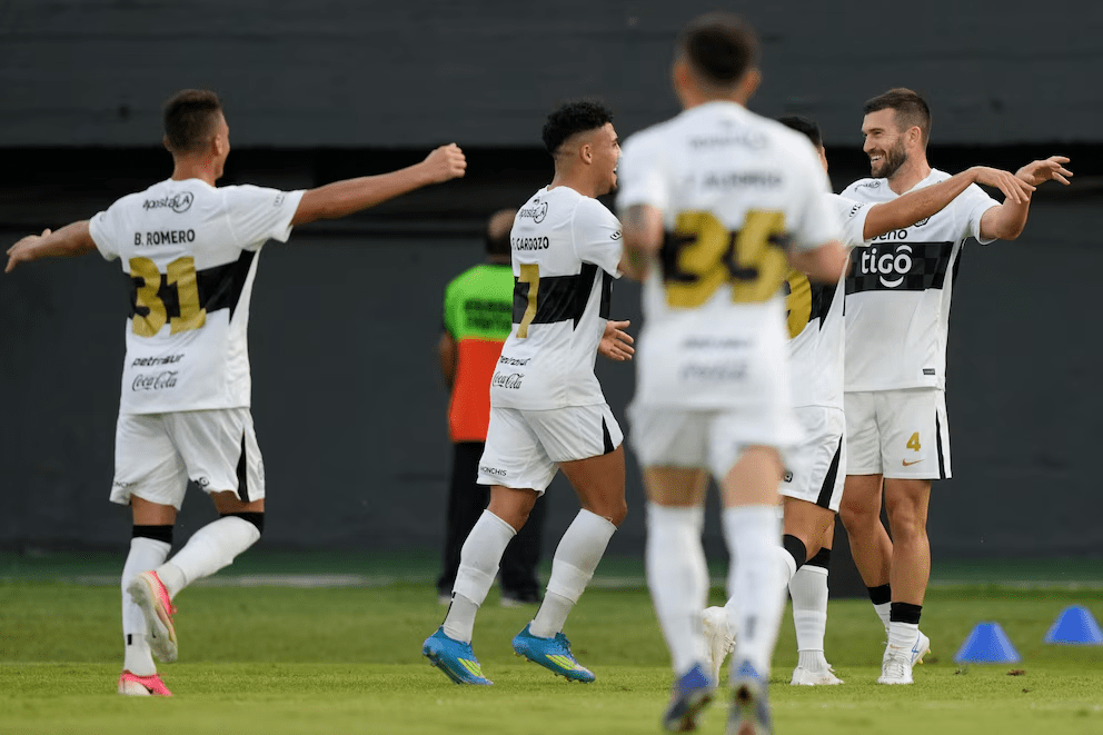 Debut soñado para Tim Payne en Olimpia: golazo y ovación para el fenómeno viral del Mundial