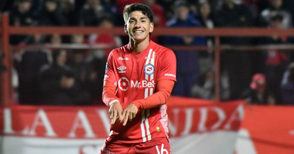 River, a la carga por dos centrales: uno que quiere Boca y otro que jugó el Mundial