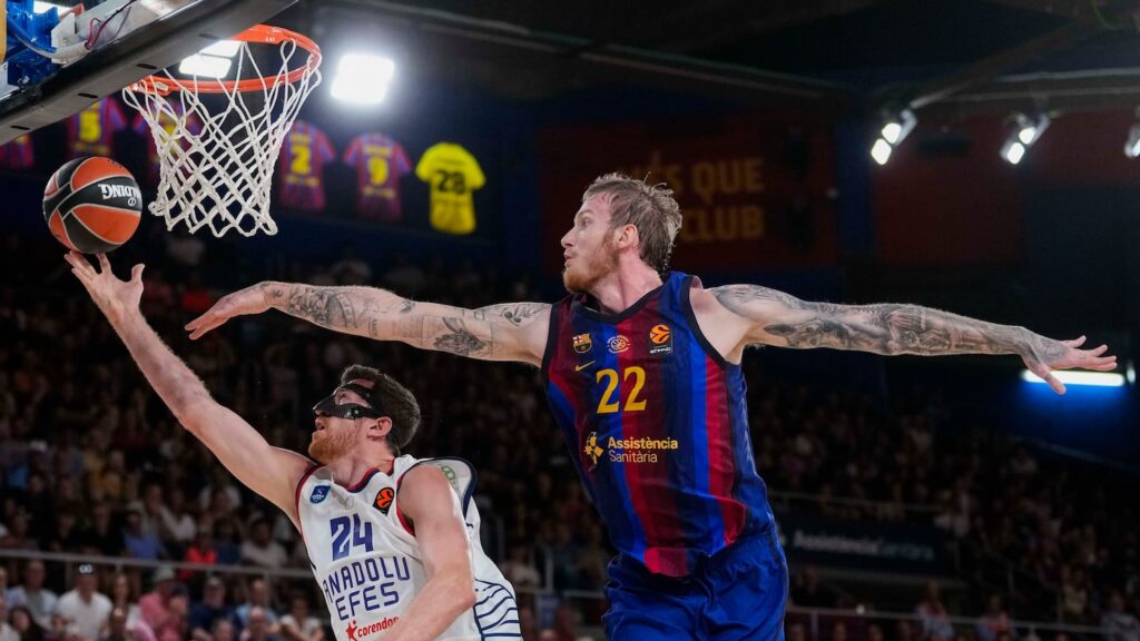 El Barça ya está aquí: remontada, victoria sobre Laso y un Palau en ebullición