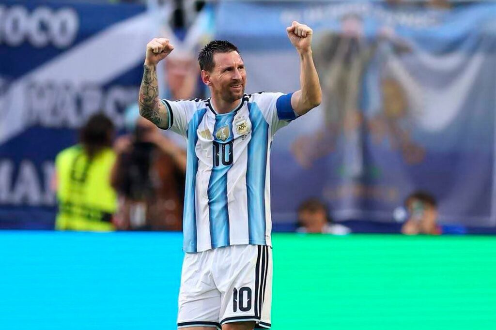 Minuto de aplausos para Messi