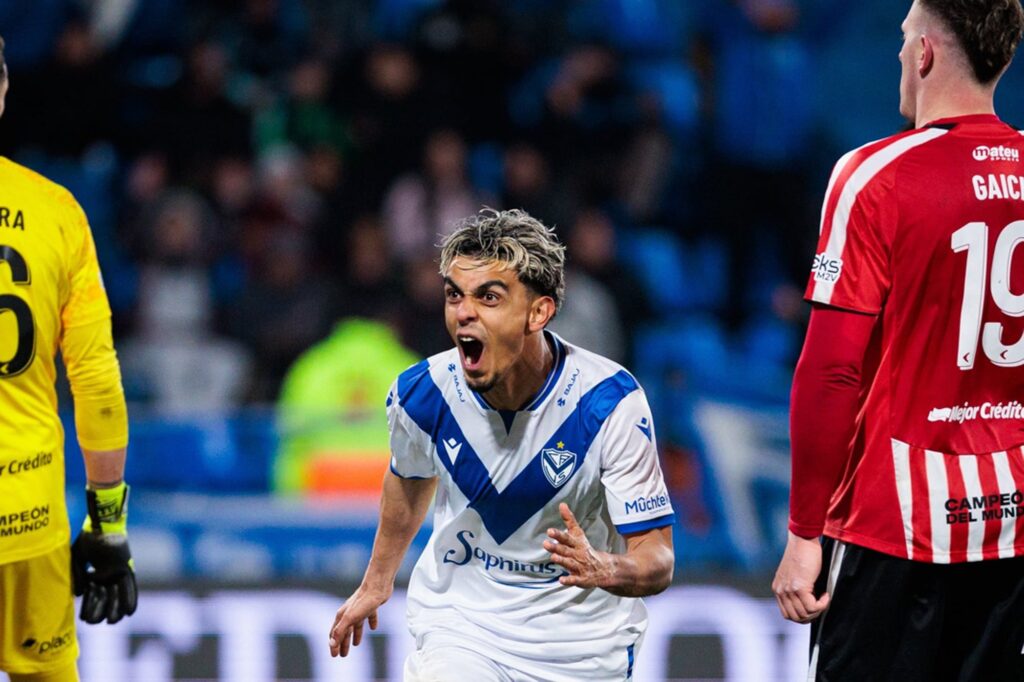 Matías Pellegrini falló dos goles insólitos, pero Vélez festejó por el 9 que llegó hace cinco días: 1-0 a Estudiantes