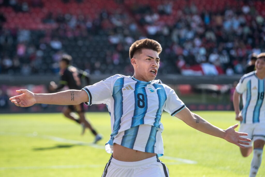 El motor de la selección argentina en los Juegos Suramericanos: Santiago Espíndola marca y hace jugar