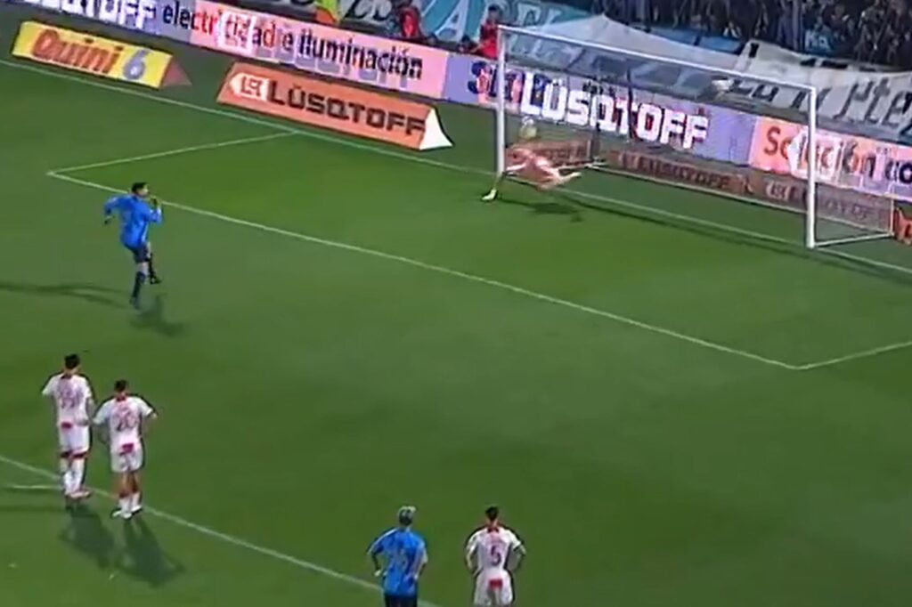 Belgrano tuvo todo para ganarlo en los 90 minutos y en la última: pasó de todo en el 1-1 con Huracán