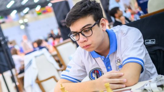 Faustino Oro consiguió una victoria clave ante Filipinas en la Olimpiada de Ajedrez