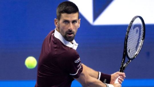 Novak Djokovic volvió al triunfo en Beijing tras 85 días y se metió en octavos