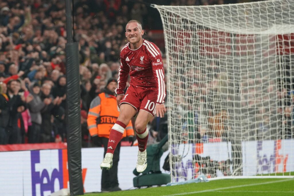 Alexis Mac Allister, al ataque: cabezazo y bombazo arriba en el increíble 4-3 de Liverpool