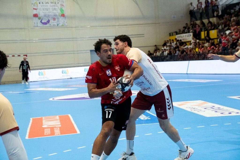 Rodrigo Salinas amenaza al Bidasoa, su equipo durante nueve temporadas