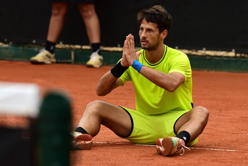 Guido Justo ganó el Challenger de Curitiba, sorprendió al sacar de abajo en el match point y pidió disculpas