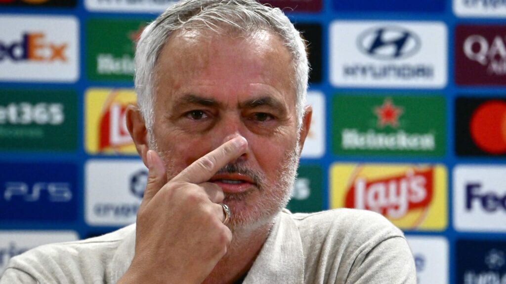 Mourinho: “No quiero comentar nada de lo del sábado; basta con ver el primer minuto del partido…”