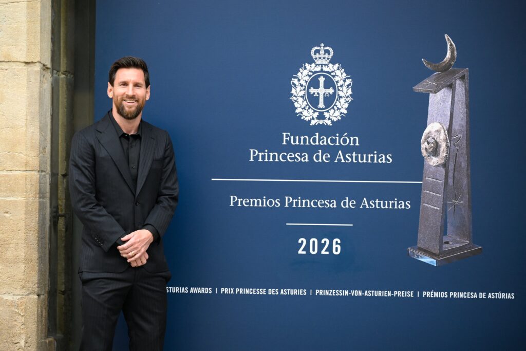 Messi revolucionó Oviedo y se prepara para recibir el Premio Princesa de Asturias