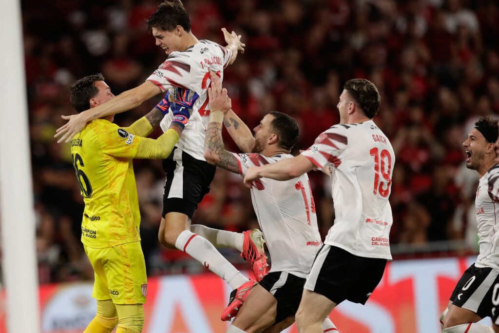 La revancha de Muslera: apuntado en el Mundial, héroe en la épica clasificación de Estudiantes en el Maracaná