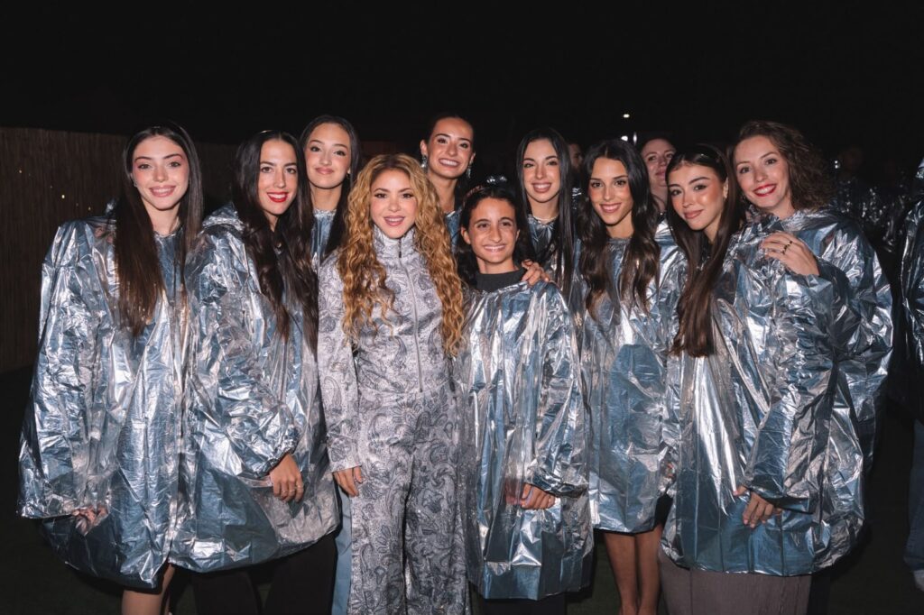 Las campeonas del mundo de gimnasia rítmica hacen el paseo con Shakira: así vivieron el momento