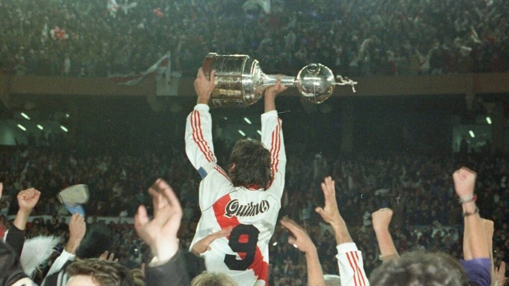Le dijo que «no» al Milan, tocó el cielo con River y hoy ayuda a los pibes de su pueblo tras perder dinero en negocios